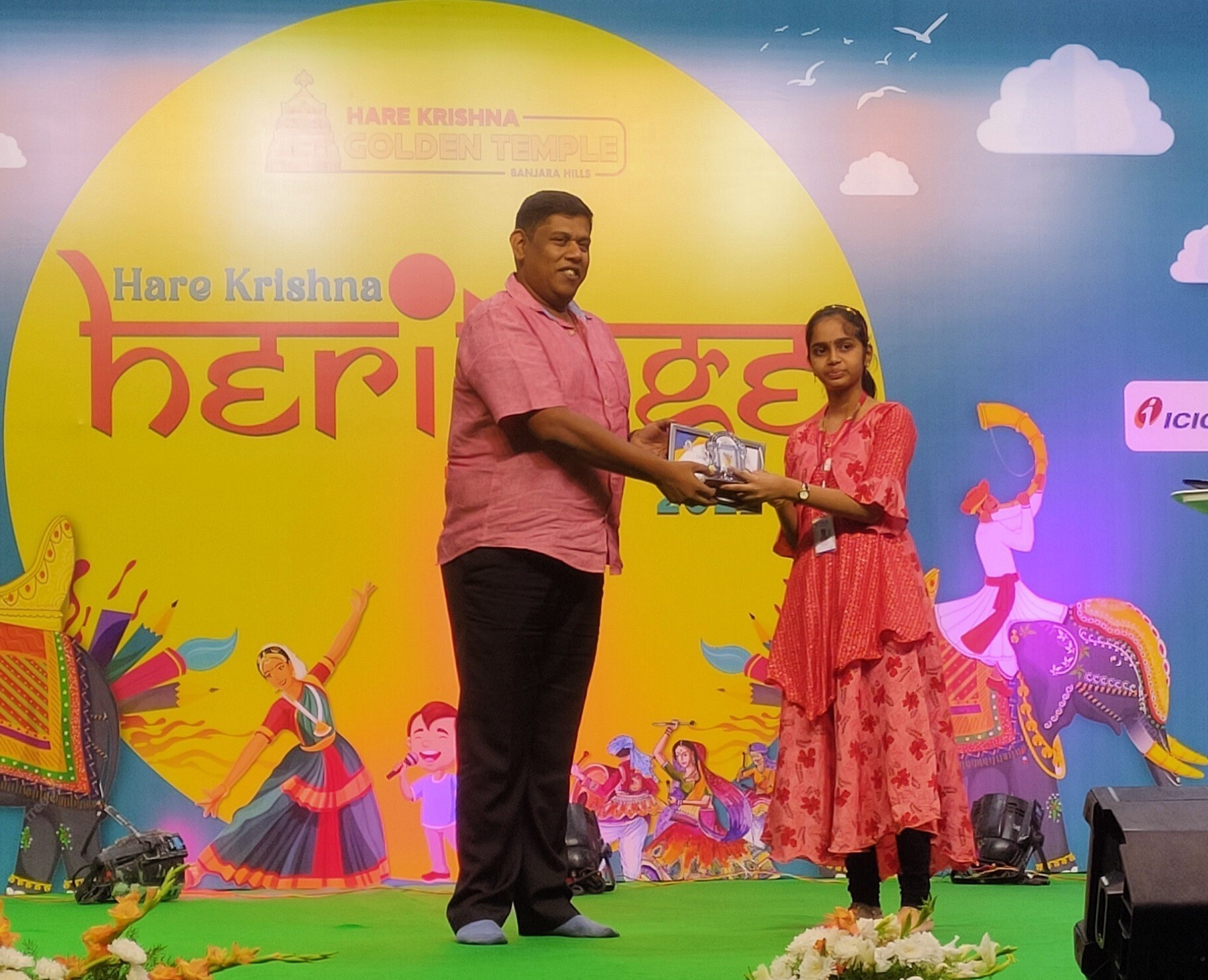 Manushri Das VIIIF won the 3rd prize in Story telling from scenior Category