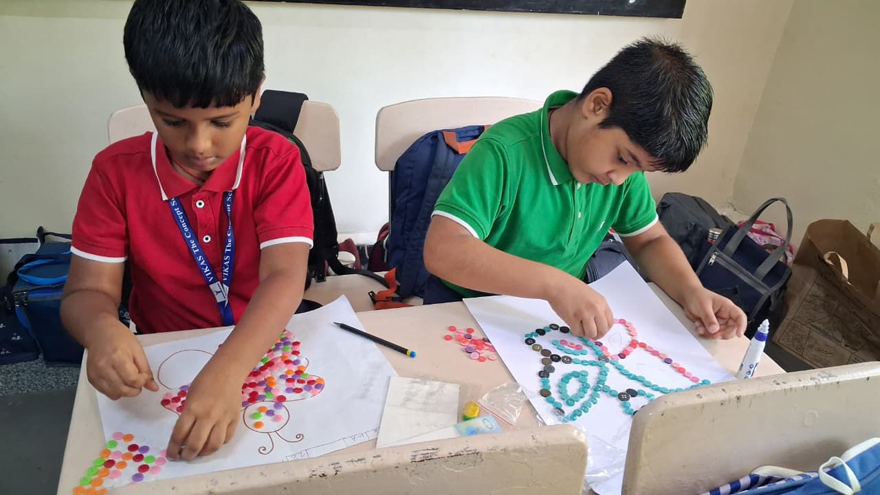 Hand print and designs with buttons (10)
