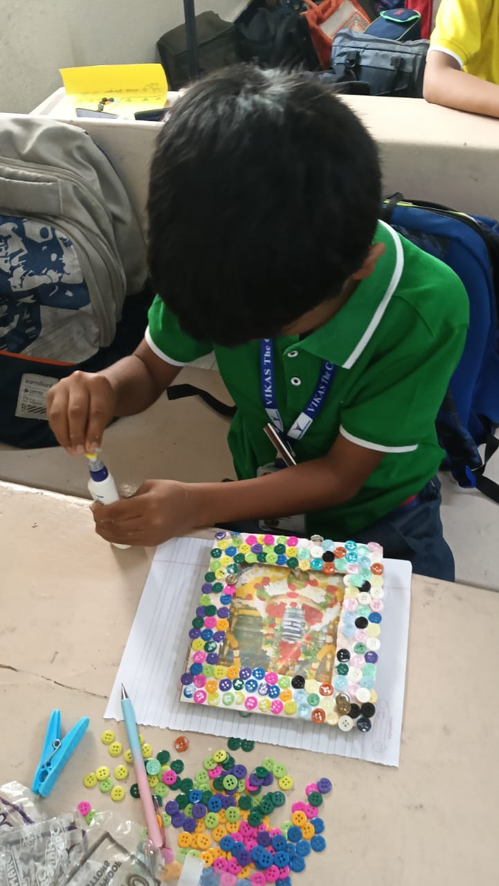 Hand print and designs with buttons (16)