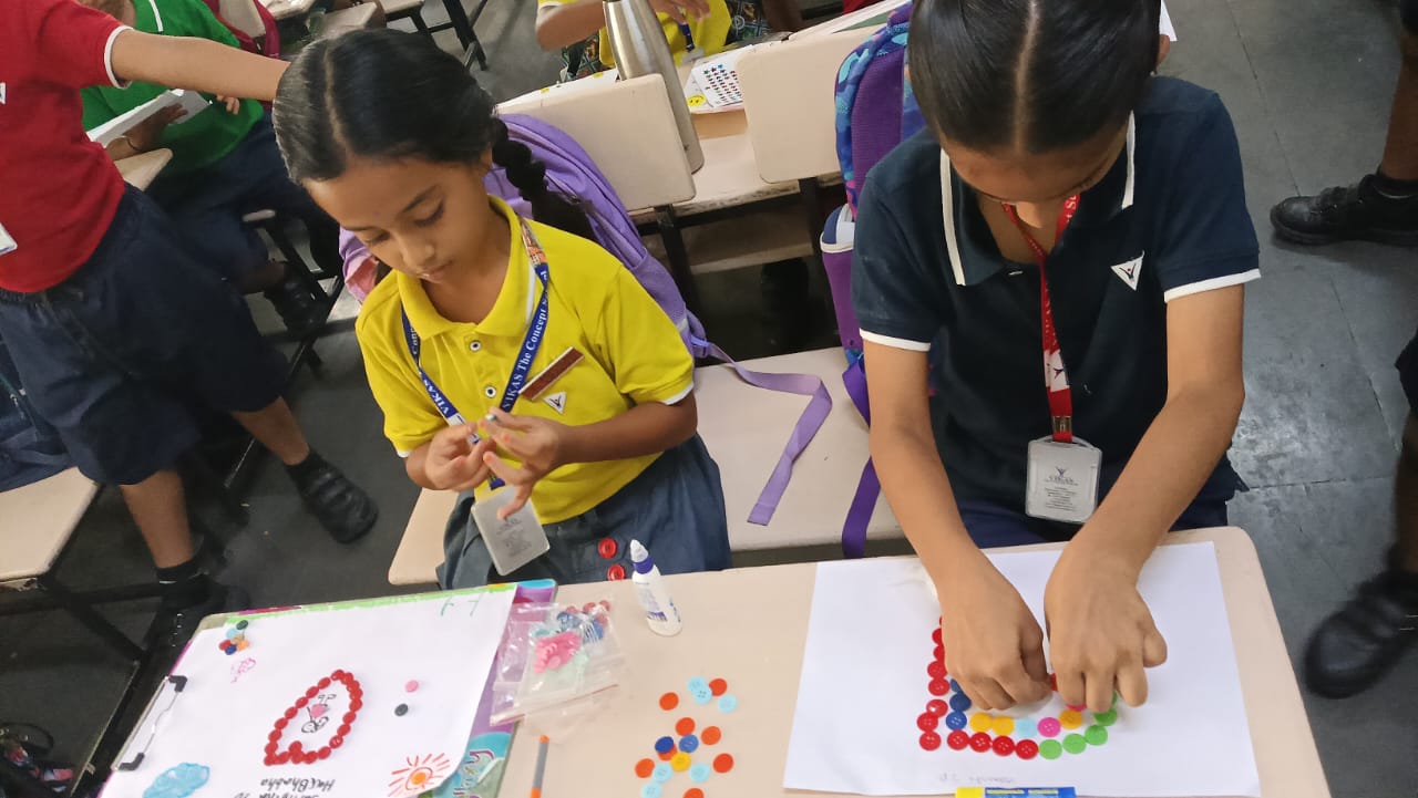 Hand print and designs with buttons (20)