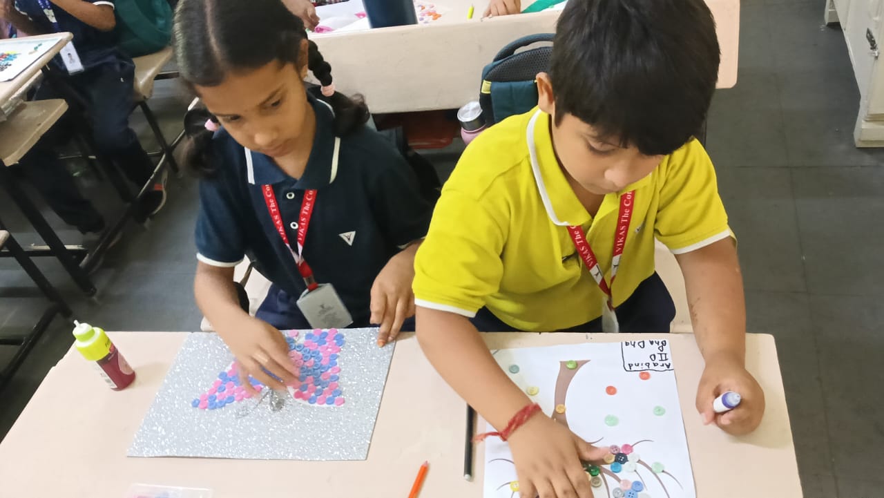 Hand print and designs with buttons (22)