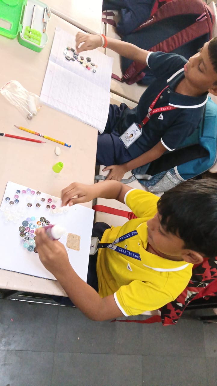 Hand print and designs with buttons (33)