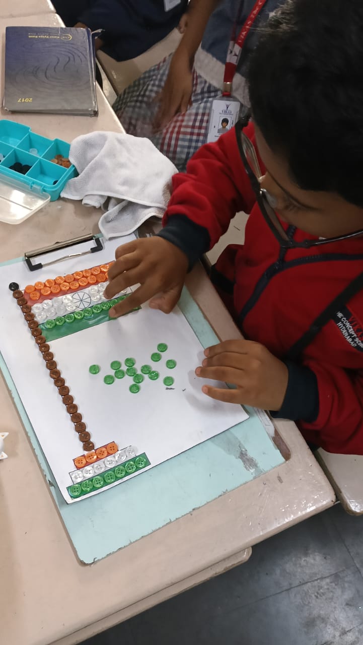 Hand print and designs with buttons (34)