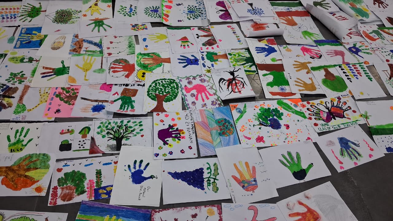 Hand print and designs with buttons (4)